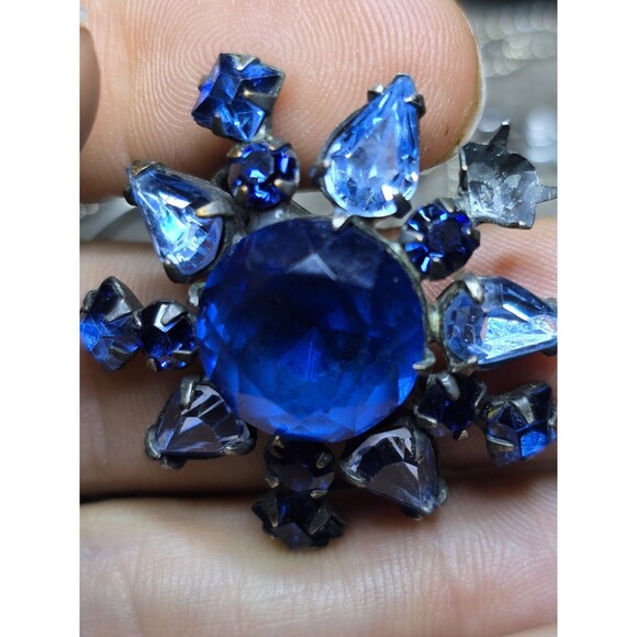 Vintage Signed Schreiner NY Earrings – Sapphire Blue Rhinestones Starburst... - Picture 13 of 14